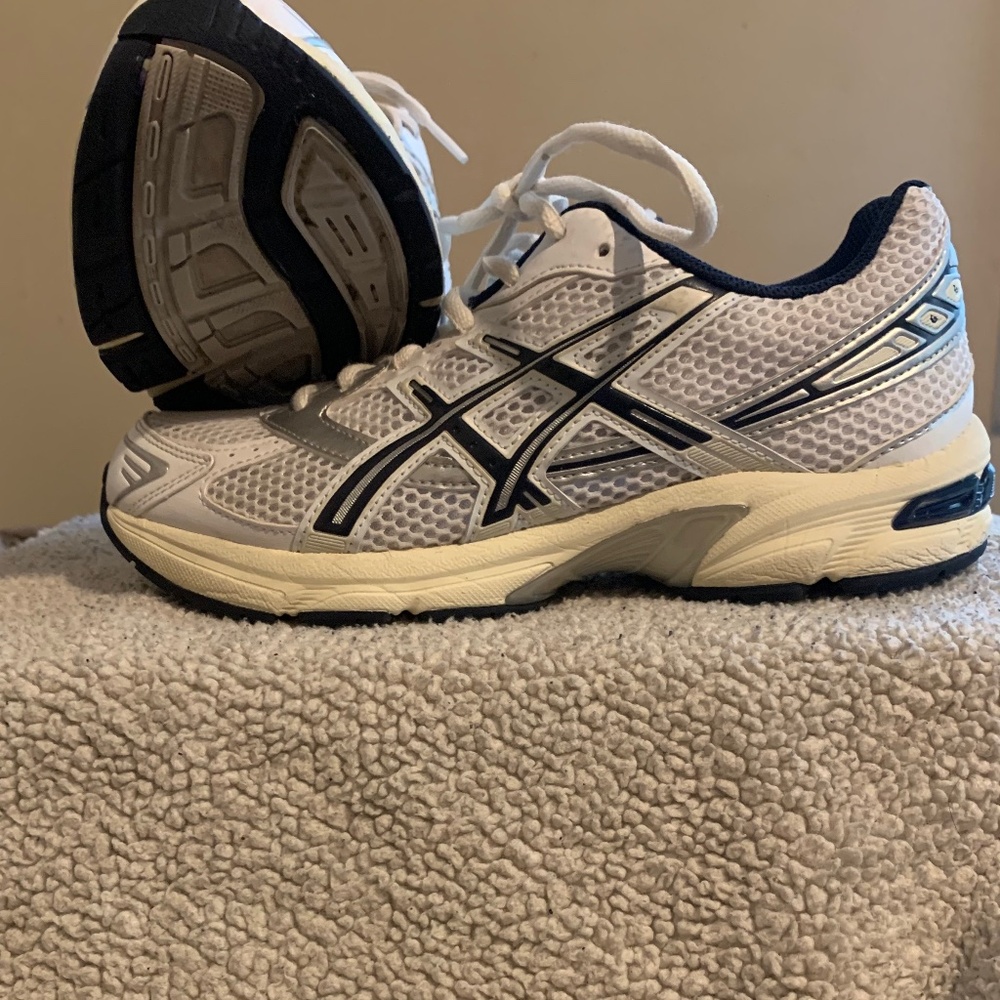 Women’s Asics 1130 in Excellent Condition!